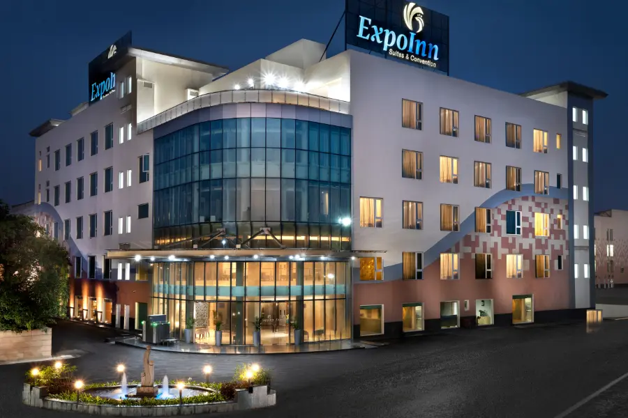 ExpoInn Suits and Convention Front View